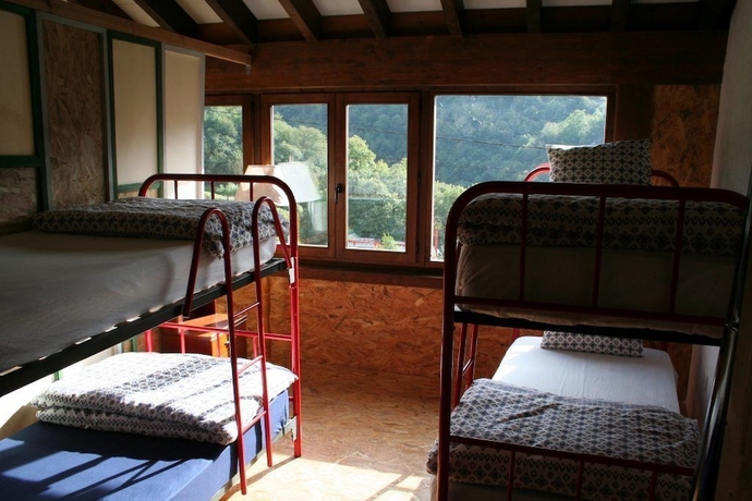 Imagen de la habitación del Albergue Les Xendes. Parque de Redes. Foto 7