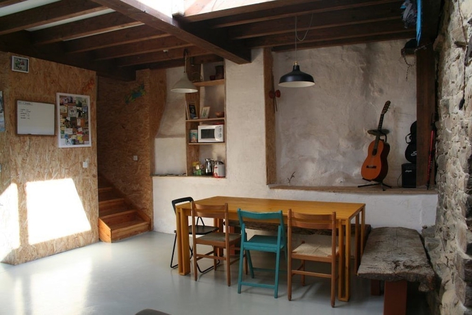 Imagen del bar/restaurante del Albergue Les Xendes. Parque de Redes. Foto 2
