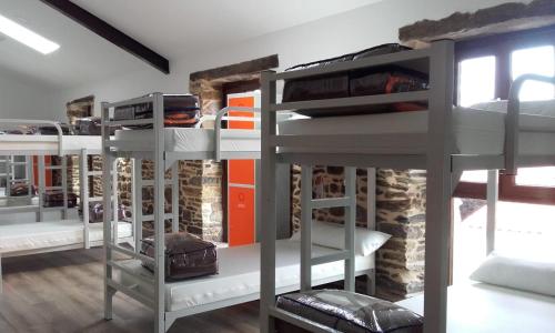 Imagen de la habitación del Albergue Monte Aro. Foto 2