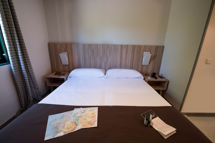 Imagen de la habitación del Albergue Monte do Gozo. Foto 10