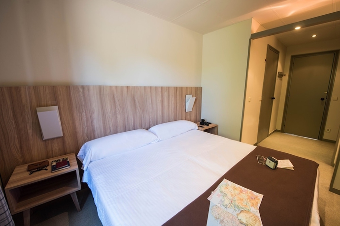 Imagen de la habitación del Albergue Monte do Gozo. Foto 14