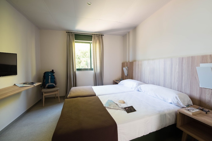 Imagen de la habitación del Albergue Monte do Gozo. Foto 15