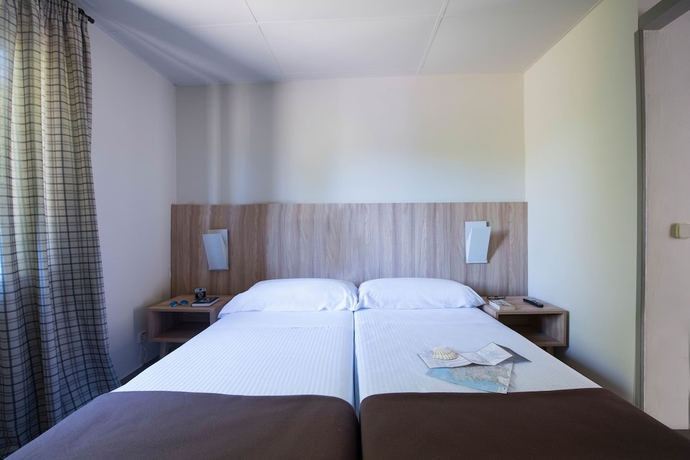 Imagen de la habitación del Albergue Monte do Gozo. Foto 16