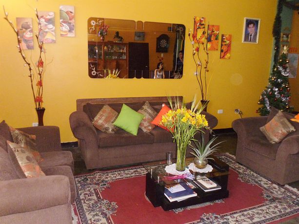 Imagen del bar/restaurante del Albergue Mundo Albergue Aeropuerto. Foto 2