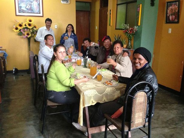 Imagen del bar/restaurante del Albergue Mundo Albergue Aeropuerto. Foto 3