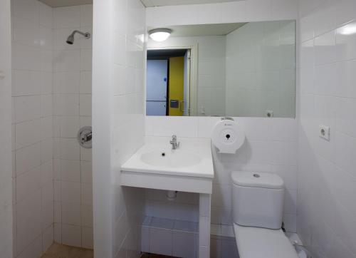 Imagen de la habitación del Albergue N&uacute;ria Xanascat. Foto 17