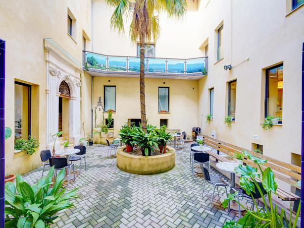 Imagen de los exteriores del Albergue OYO Casa Del Cigroner. Foto 10