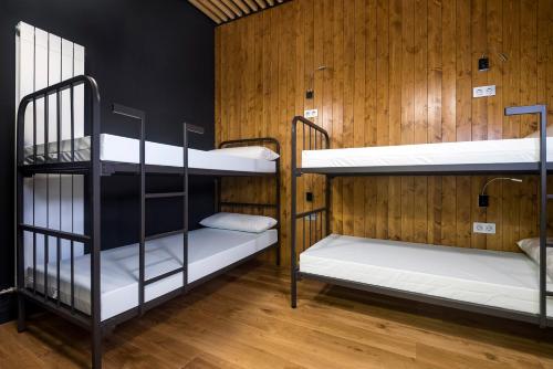Imagen de la habitación del Albergue Palacio de Sansol. Foto 17
