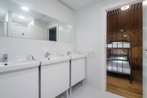Imagen de la habitación del Albergue Palacio de Sansol. Foto 18