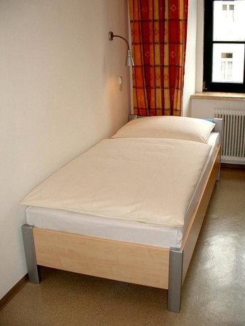 Imagen de la habitación del Albergue Porzellaneum. Foto 6