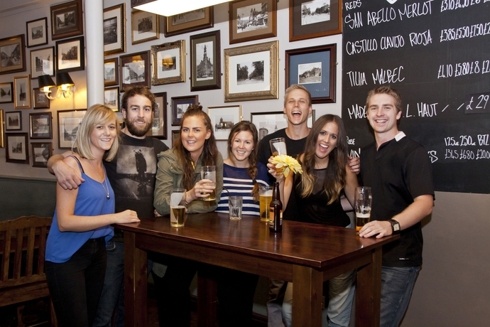 Imagen del bar/restaurante del Albergue Publove @ The Green Man - Hostel. Foto 3