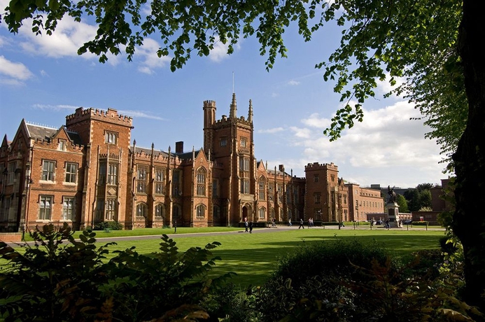 Imagen de los exteriores del Albergue Queens University Belfast - Elms Village - Hostel. Foto 9