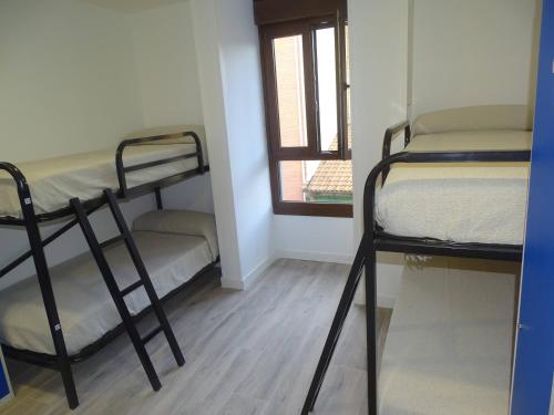 Imagen de la habitación del Albergue Roma, Lena. Foto 15