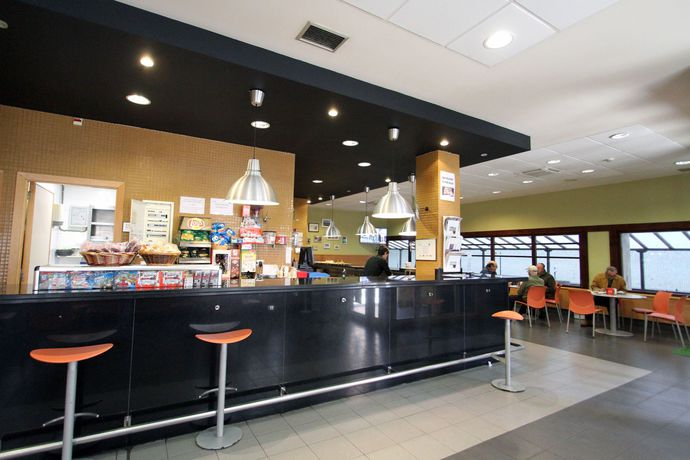 Imagen del bar/restaurante del Albergue Trinkete Etxea - Hostel. Foto 10