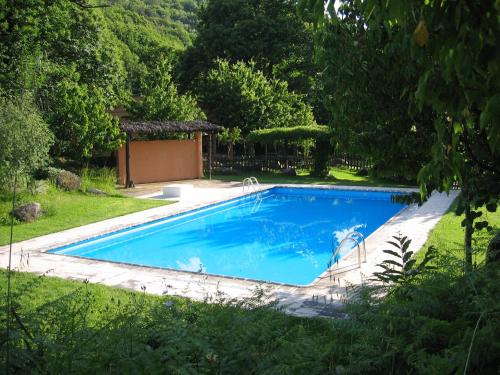 Imagen de la piscina del Albergue Turistico Valle Del Ambroz. Foto 6