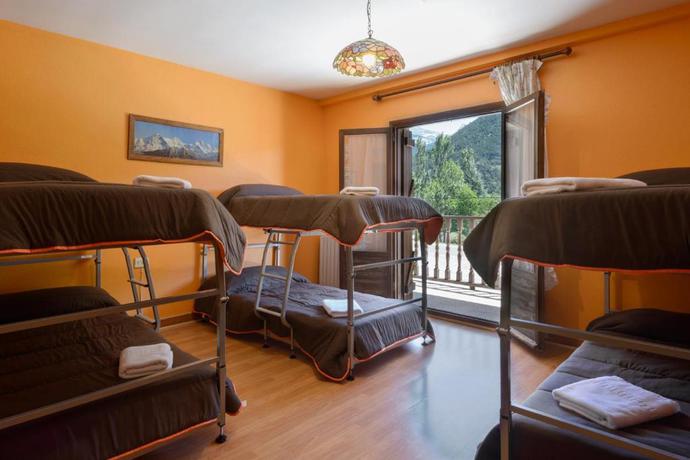 Imagen de la habitación del Albergue Villan&uacute;a-EDIFICIO COLLARADETA-. Foto 2