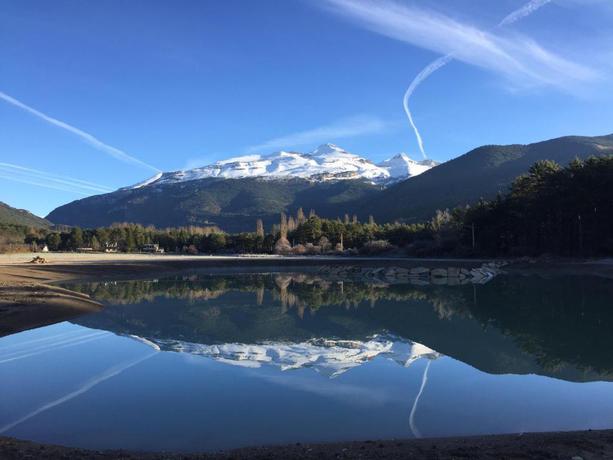 Imagen de los exteriores del Albergue Villan&uacute;a-EDIFICIO COLLARADETA-. Foto 5