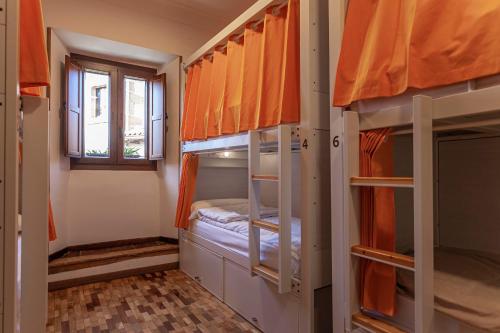 Imagen de la habitación del Albergue de Sig&uuml;enza. Foto 17