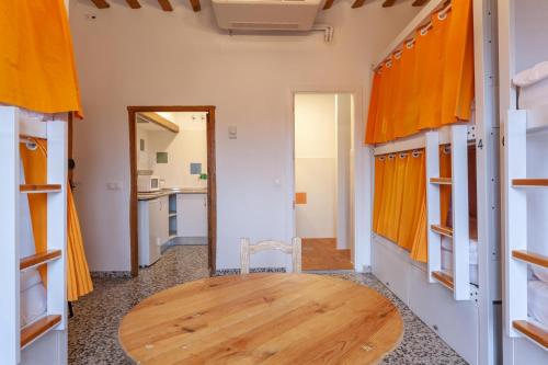 Imagen de la habitación del Albergue de Sig&uuml;enza. Foto 19