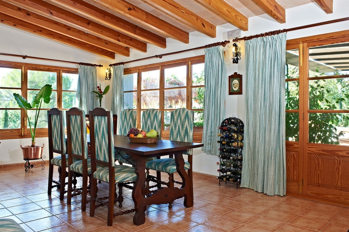 Imagen de los interiores del Alojamiento Rural Agroturisme Perola - Only Adults. Foto 14