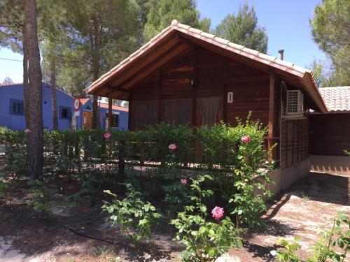 Imagen de la habitación del Alojamiento Rural Caba&ntilde;as Valle del Cabriel. Foto 20