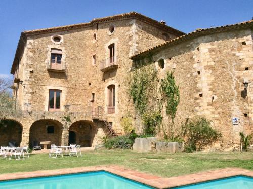 Imagen general del Alojamiento Rural Can Traver de Besal&uacute;. Foto 1