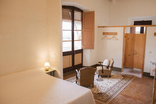Imagen de la habitación del Alojamiento Rural Can Traver de Besal&uacute;. Foto 16