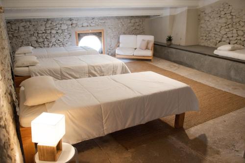 Imagen de la habitación del Alojamiento Rural Can Traver de Besal&uacute;. Foto 20