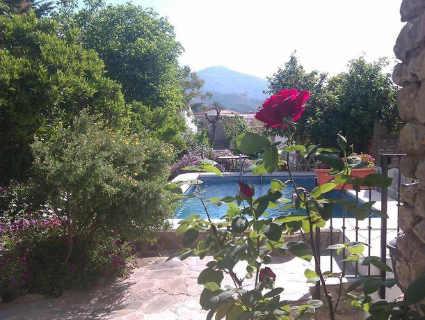 Imagen de la piscina del Alojamiento Rural Casa Jazmin, &Oacute;rgiva ( Alpujarra ). Foto 14