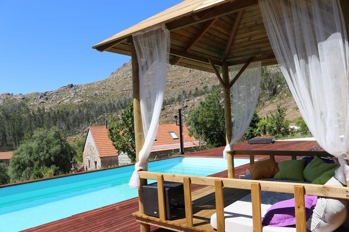 Imagen de la piscina del Alojamiento Rural Casa Rural San Cibran. Foto 11