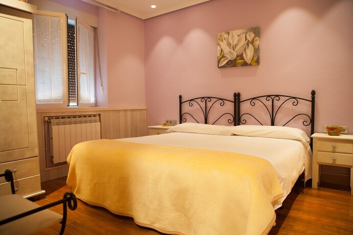 Imagen de la habitación del Alojamiento Rural Casa Rural de Pobes Lagun Etxea. Foto 23