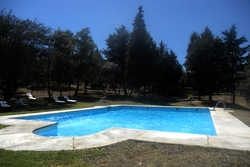 Imagen de la piscina del Alojamiento Rural Complejo Rural Puerto Pe&ntilde;as. Foto 9