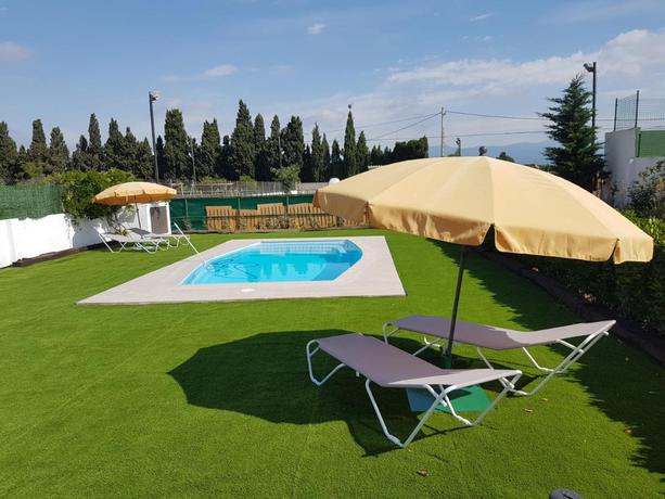 Imagen de la piscina del Alojamiento Rural Cortijo Cal Rajoler. Foto 5
