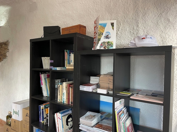 Imagen de los interiores del Alojamiento Rural Cuevas El Atochal Or&iacute;genes. Foto 19