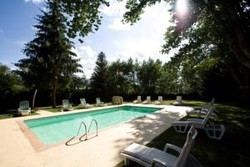 Imagen de la piscina del Alojamiento Rural Mas Sant Marc, Puigcerd&aacute;. Foto 9