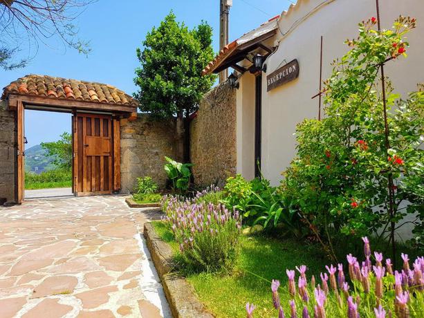 Imagen de los exteriores del Alojamiento Rural Posada Condado De La Mota. Foto 7