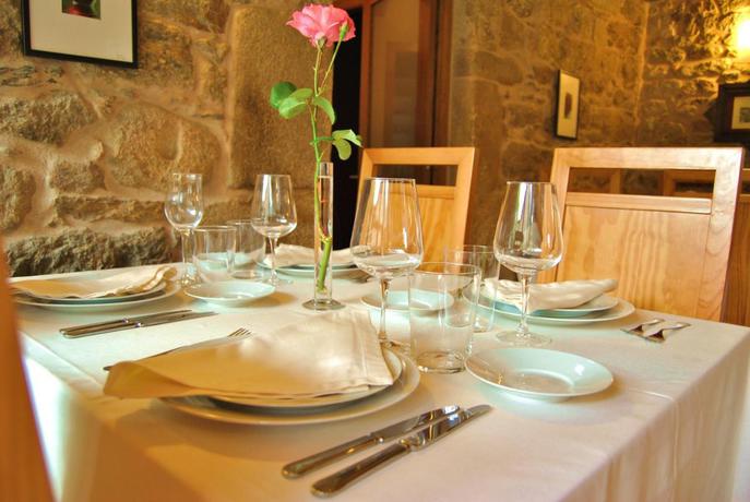 Imagen del bar/restaurante del Alojamiento Rural Torres de Moreda. Foto 2