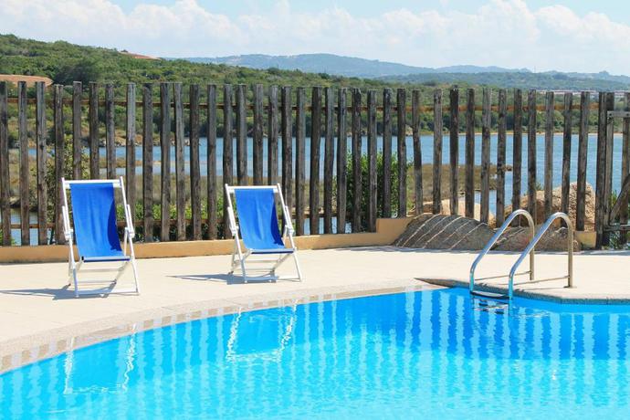 Imagen general del Apartahotel AHR Costa Serena Village. Foto 7