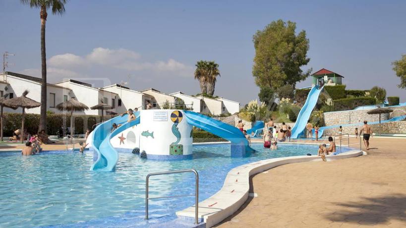 Imagen de la piscina del Apartahotel Acualandia. Foto 21