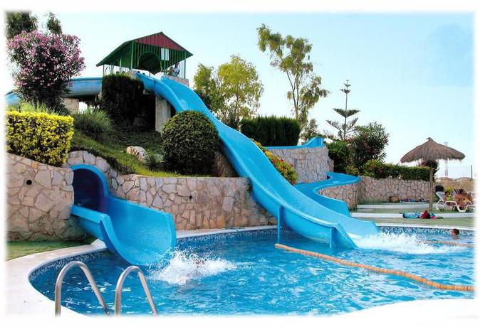 Imagen de la piscina del Apartahotel Acualandia. Foto 22