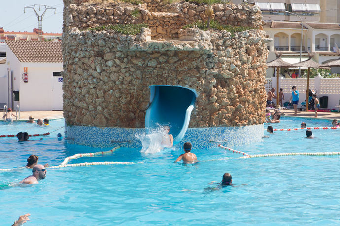Imagen de la piscina del Apartahotel Acualandia. Foto 24