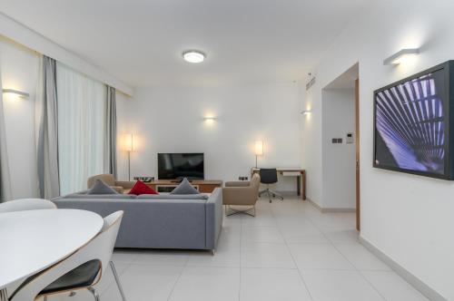 Imagen de la habitación del Apartahotel Adagio Abu Dhabi Al Bustan. Foto 8