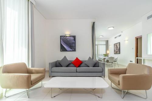 Imagen de la habitación del Apartahotel Adagio Abu Dhabi Al Bustan. Foto 17