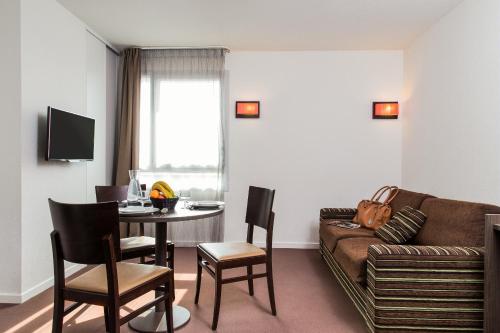 Imagen de la habitación del Apartahotel Adagio Access Marseille Saint Charles. Foto 18