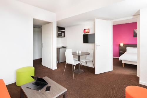 Imagen de la habitación del Apartahotel Adagio Access Strasbourg Petite France. Foto 7