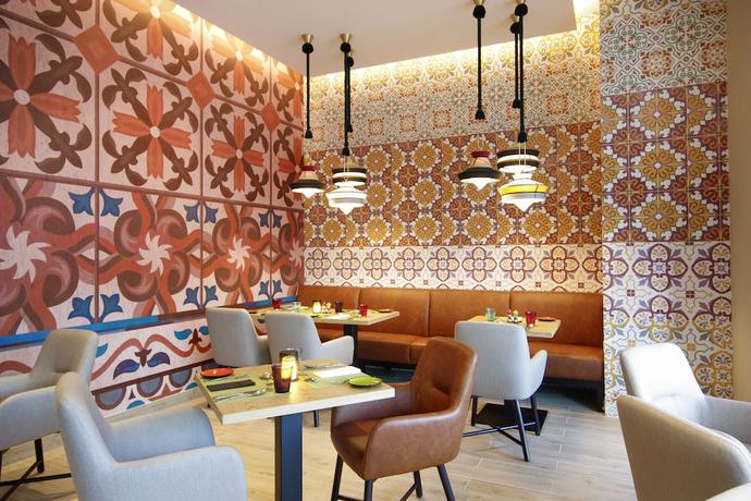 Imagen del bar/restaurante del Apartahotel Adagio Dubai Deira. Foto 3