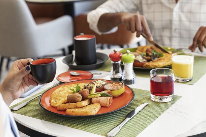 Imagen del bar/restaurante del Apartahotel Adagio Dubai Deira. Foto 4