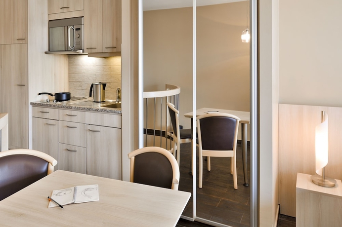 Imagen de la habitación del Apartahotel Adagio Geneve Mont Blanc. Foto 11