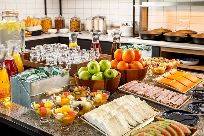 Imagen del bar/restaurante del Apartahotel Adagio London Sutton Point. Foto 5