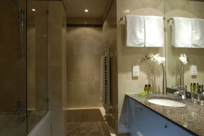 Imagen de la habitación del Apartahotel Adagio Paris Haussmann Champs Elys&eacute;es. Foto 7